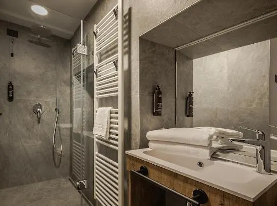 Le Crode 3* 아우론조디까도레